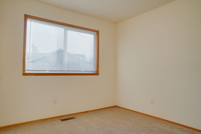 Building Photo - Federal Way Rambler