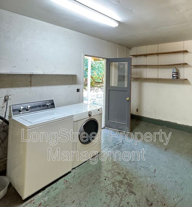 Building Photo - 720 SW 53rd St