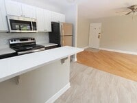 The Bentley - Renovated Kitchen - WINSTON APARTMENTS -- 022