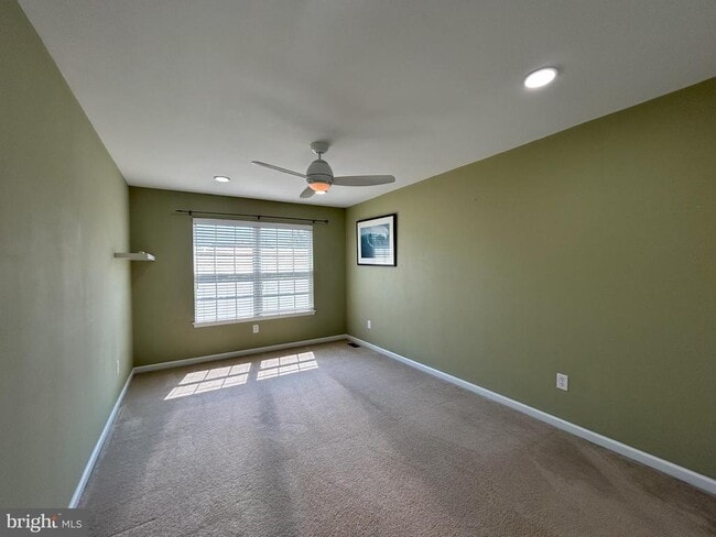 Building Photo - 122 Providence Ln