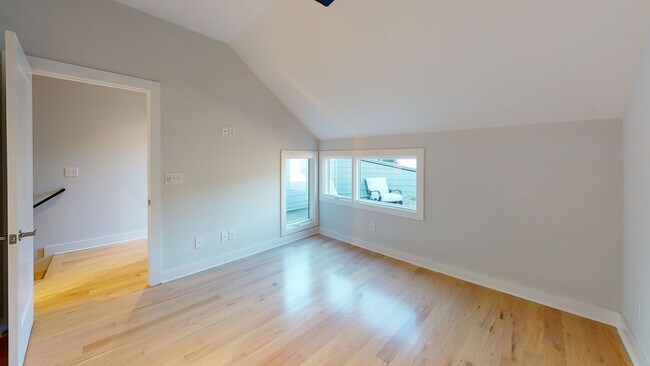Building Photo - Modern Townhome with Roof Terrace in Dilworth Neighborhood Charlotte NC