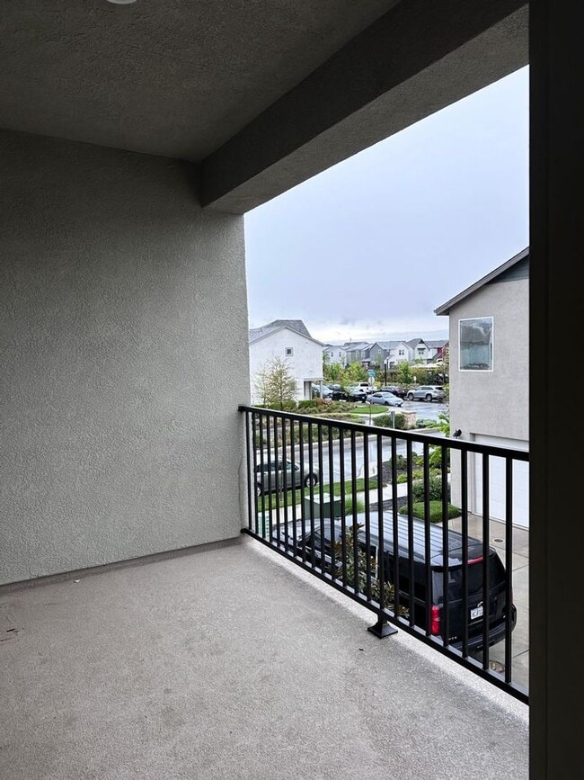 Building Photo - Beautiful/Spacious 3/2.5 (SOLAR) Natomas!  Please reference ad for viewings!