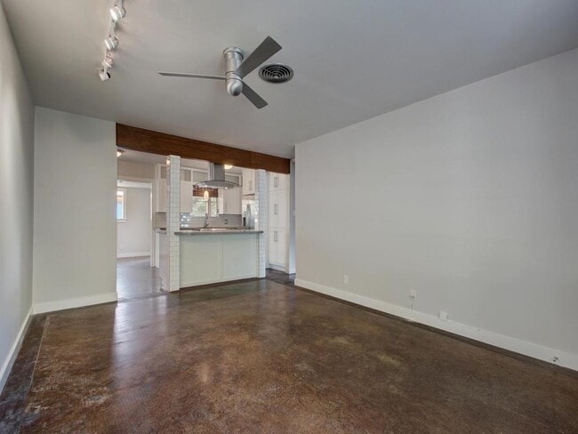 Building Photo - 1110 Fieldcrest Dr