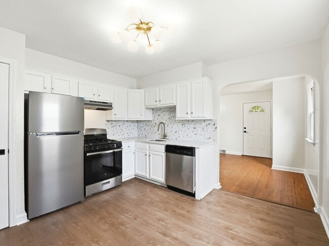 Building Photo - Fully Renovated Rental with Designer Kitchen, Modern Bath & Bonus Spaces – Stratford, NJ