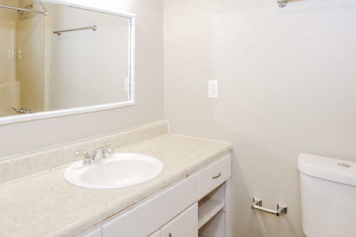 Building Photo - 203 Bumblebee Dr