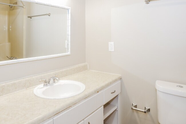 Building Photo - 203 Bumblebee Dr