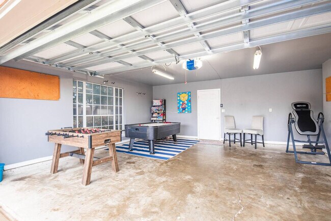 Building Photo - 7418 Lake Livingston Dr