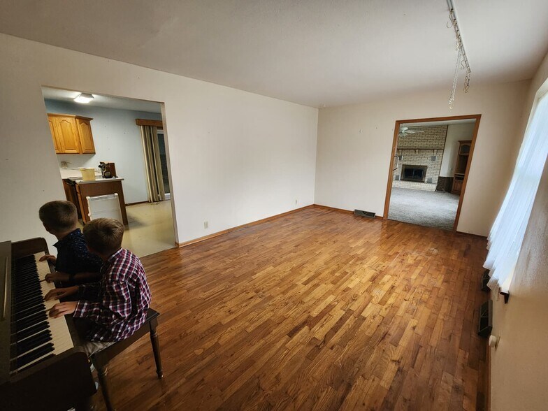 Formal Dining - 1204 Prairie View Rd
