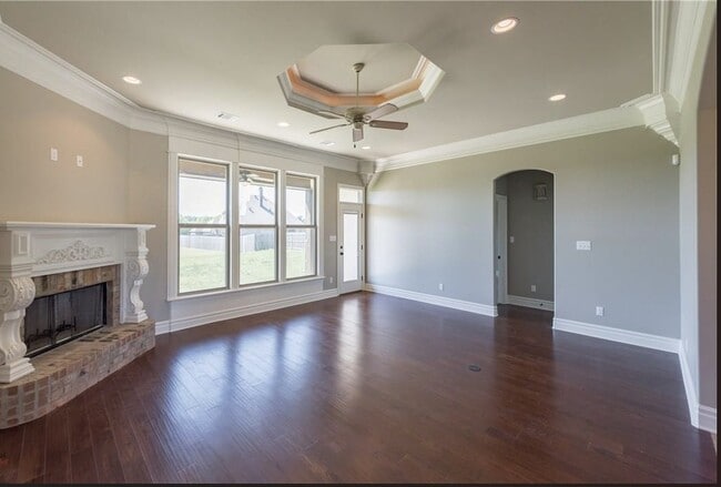 Building Photo - 155 Lori Dr