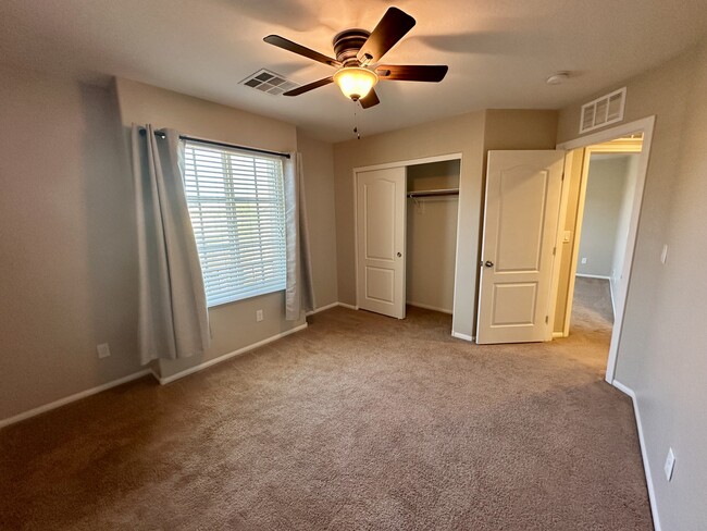 Building Photo - 9341 W Pearblossom Sky Ave