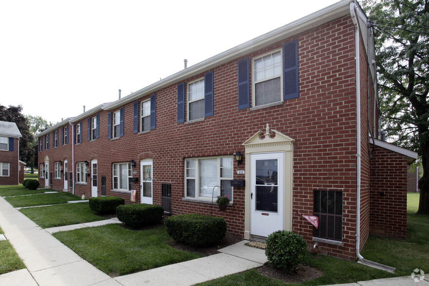 Primary Photo - Yorktowne Townhomes