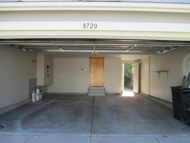Building Photo - Long Realty & Property Management - 3 Bedroom Parker home with all new flooring (8/26)