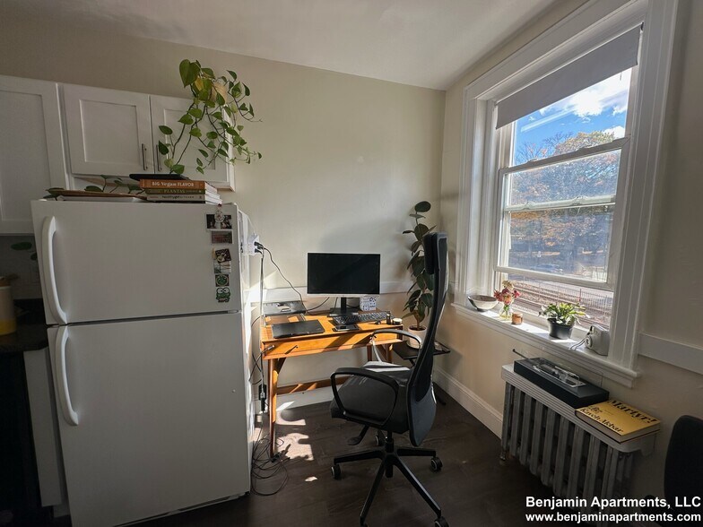 Building Photo - 2039 Commonwealth Ave