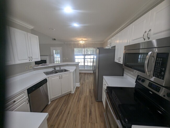 Building Photo - Charming 4 BD Mt. Pleasant Home in Desirab...