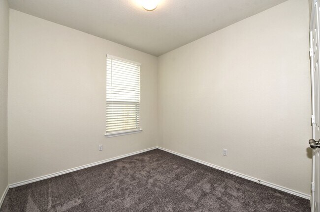 Building Photo - Gorgeous one story home!  3 bedrooms  | 2 ...