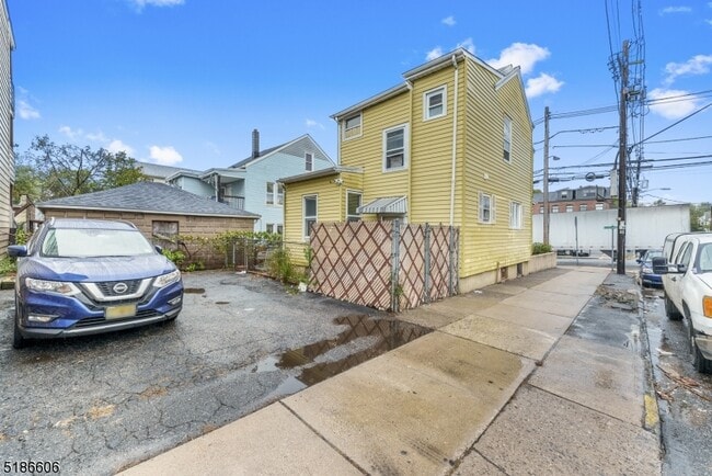 Building Photo - 160 5th Ave