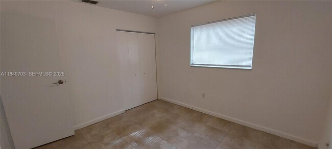 Building Photo - 2190 NW 87th Ln