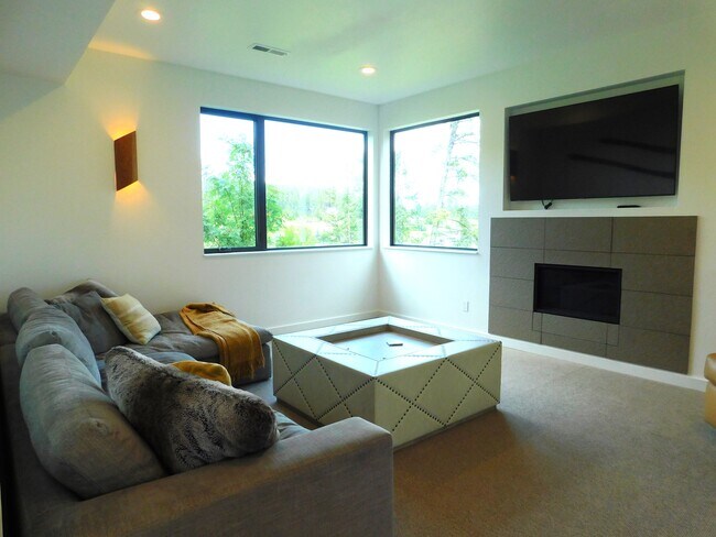 Building Photo - 55 Shady Pnes Ln