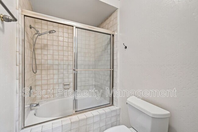 Building Photo - 38285 Oaktree Loop