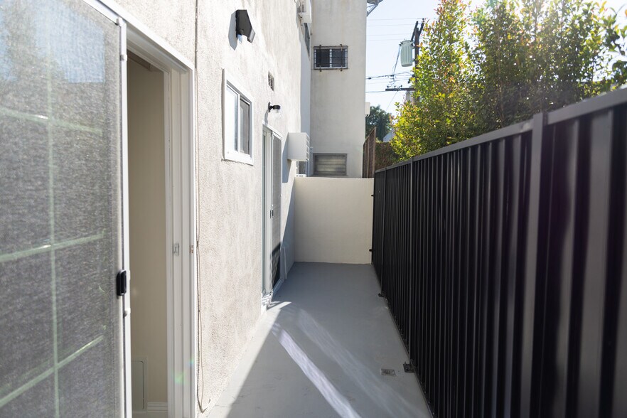 Building Photo - 7512 Fountain Ave