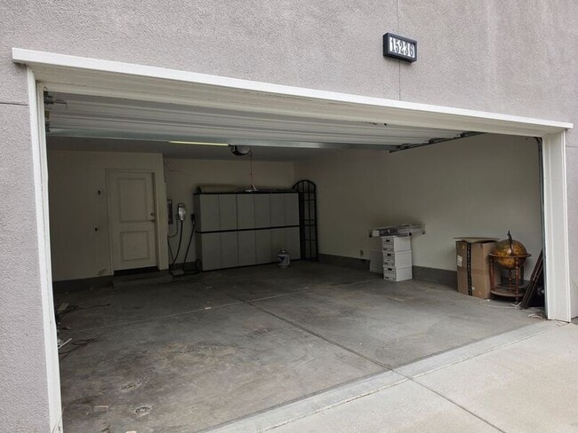Building Photo - 15236 Davenport St