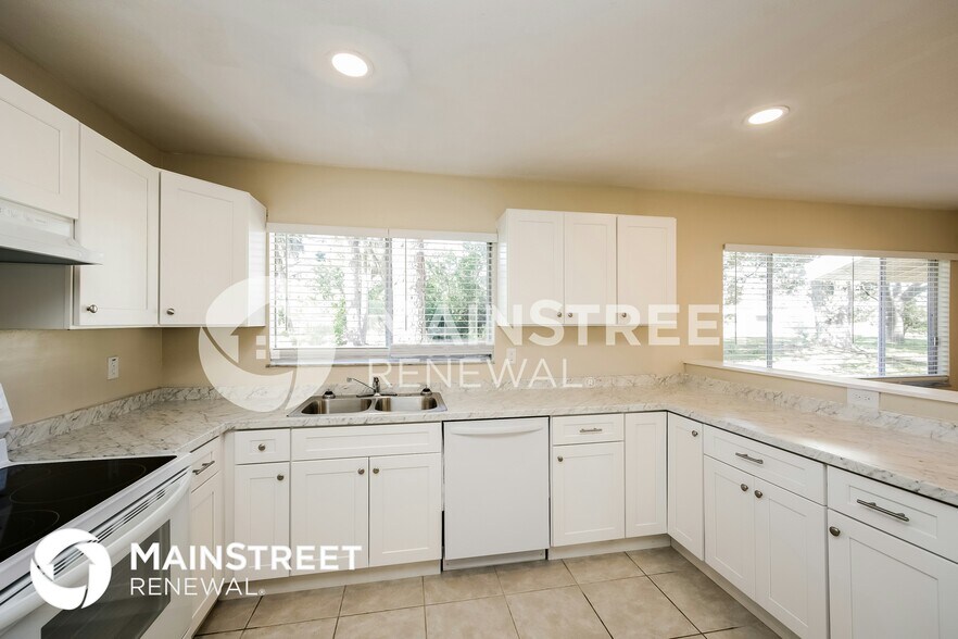 Building Photo - 5183 Trekell St