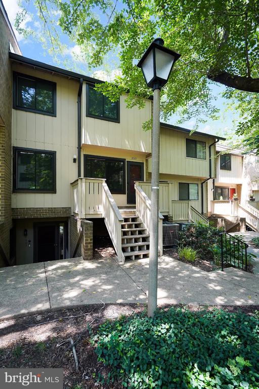 Building Photo - 2665 Glengyle Dr