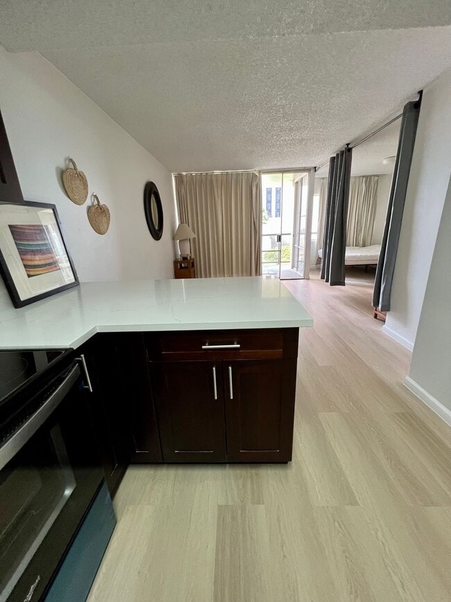 Building Photo - Ala Wai Terrace