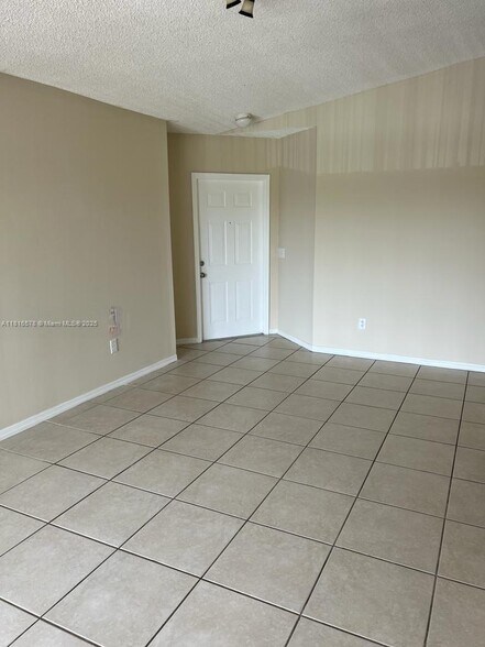 Building Photo - 165 NW 96th Ter