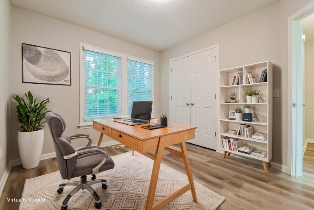 Building Photo - 547 Riverbirch Trce