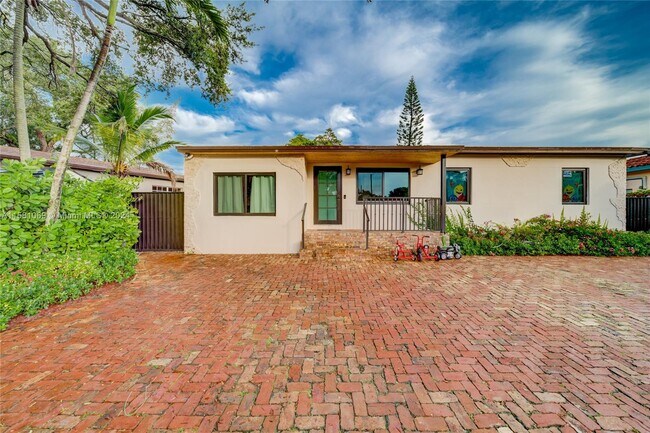 Building Photo - 6631 Tamiami Canal Rd