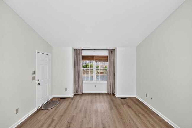 Building Photo - 137 Pepper Ridge Cir