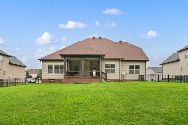 Building Photo - Pet Friendly Four Bedroom with Bonus!