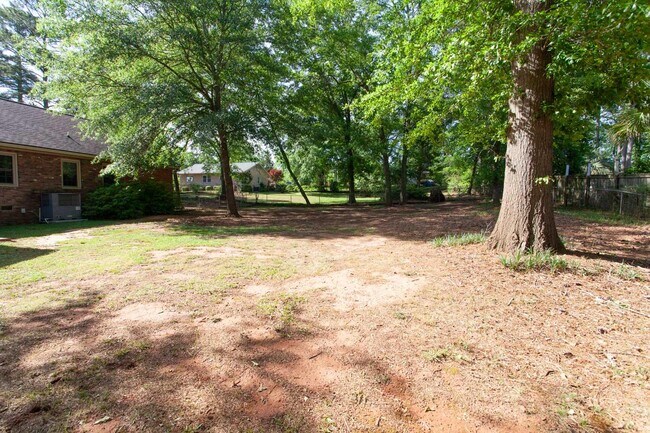 Building Photo - 2049 Powderhouse Rd SE