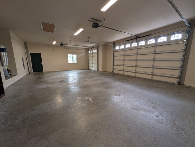 Building Photo - 13837 Bayview Rd
