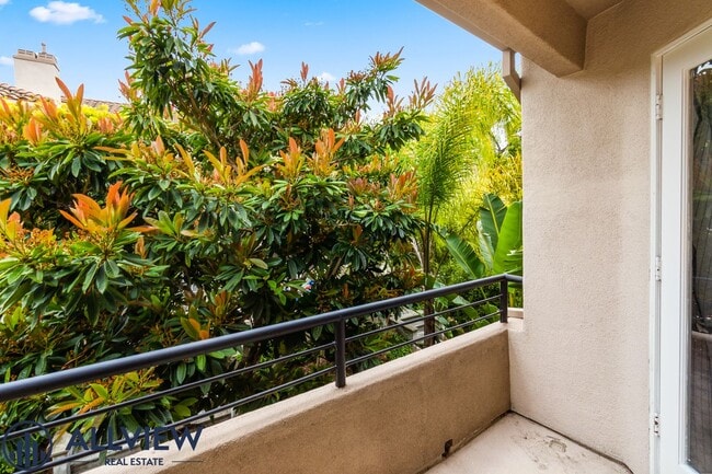 Building Photo - 33 Silverwind