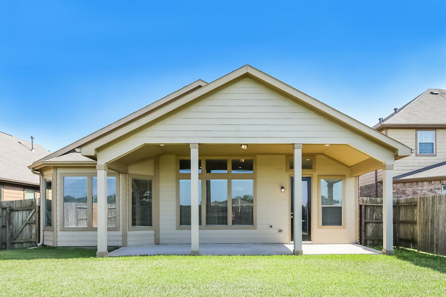 Building Photo - 16438 Williamstown Dr