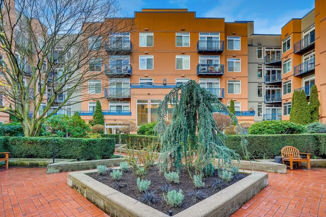 Building Photo - 2415 2nd Ave