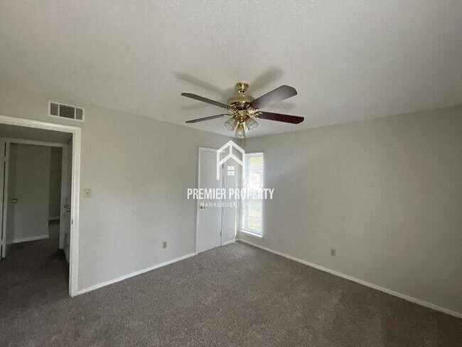 Building Photo - 2225 Eveningview - HALF OFF FIRST MONTH'S ...