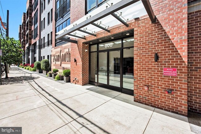 Building Photo - 600 S 24th St