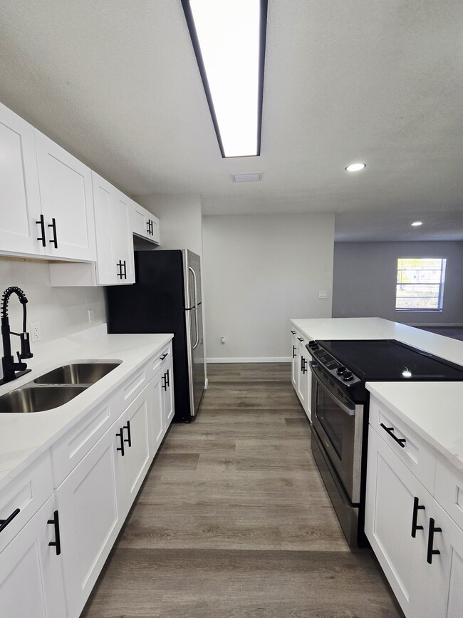 Building Photo - 843 42nd St S