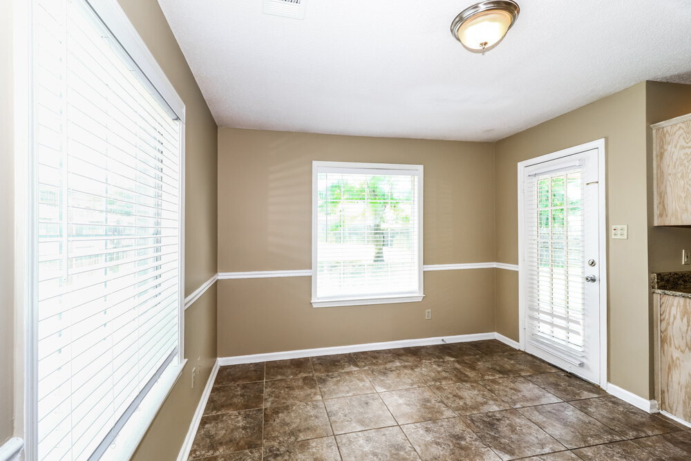Building Photo - 9115 Park Crest Dr