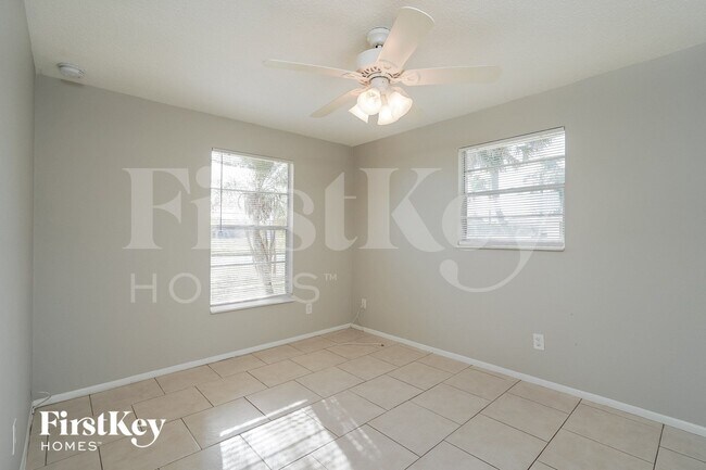 Building Photo - 1423 Caywood Cir S