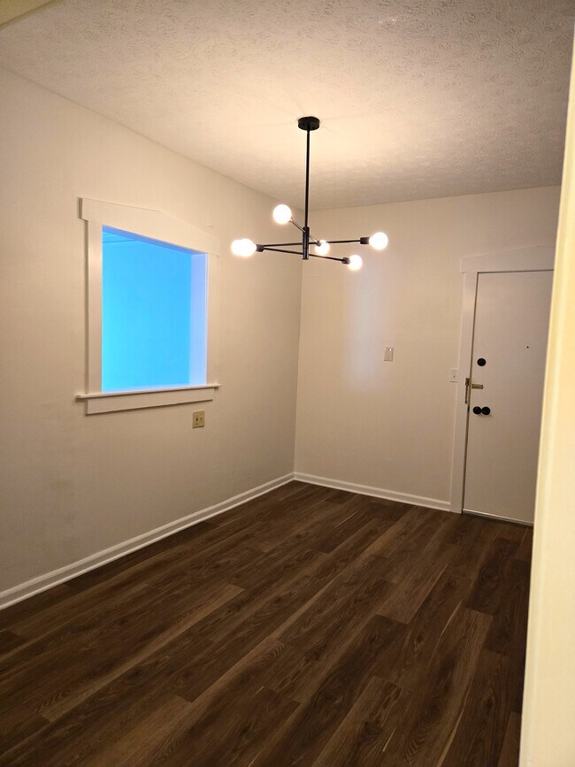 Building Photo - 2472 Overlook Rd