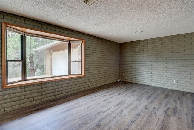 Building Photo - Nature at Your Back Door in this 3 Bedroom...