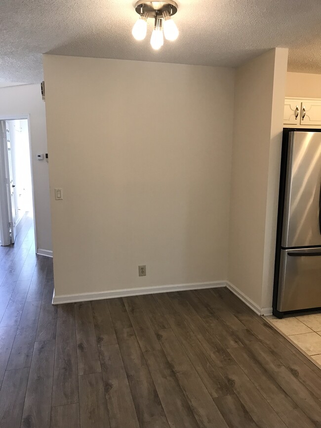Building Photo - 324 Yorkshire Cir