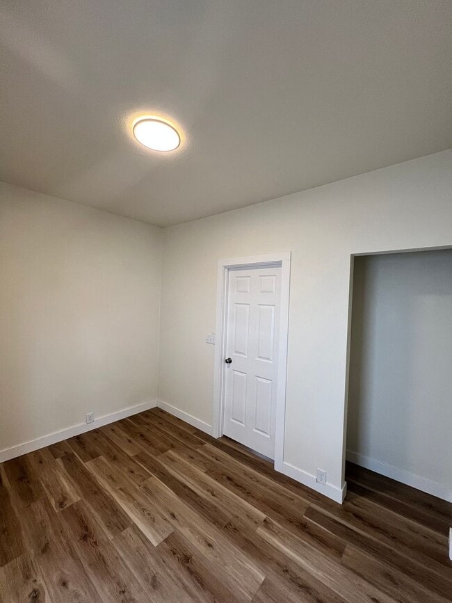 Building Photo - 835 Waugoo Ave