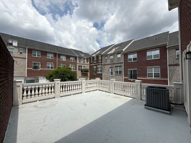 Building Photo - Avenues at Ayrsley