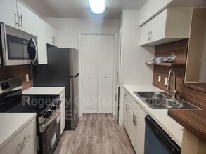 Building Photo - 5540 Devonbriar Way