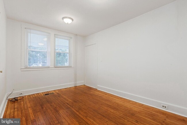 Building Photo - 27 E Bel Air Ave